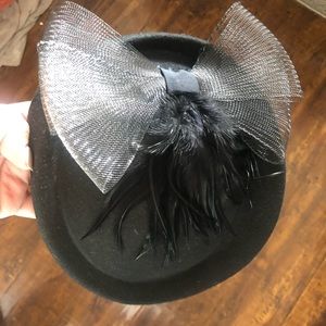 Exquisite Vintage Pillbox Hat - Black Feathers and Ribbon
